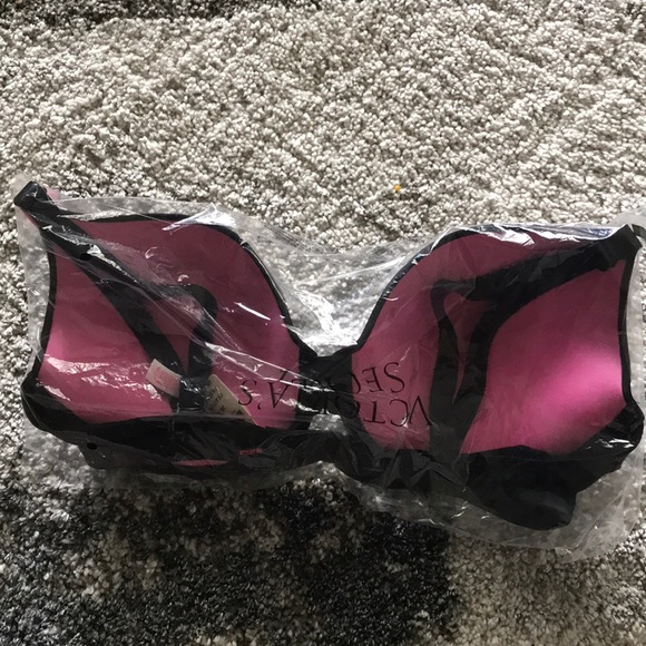Black Victoria secrets push up bra - Picture 2 of 2